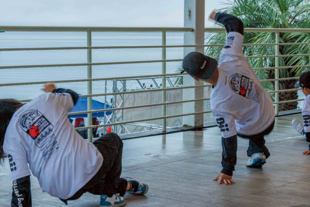 「Think」によるダンス